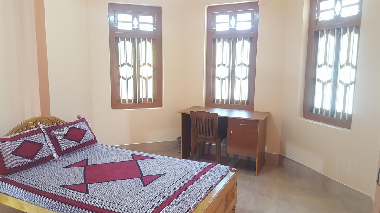 Tulip Guest Inn Point Pedro Экстерьер фото