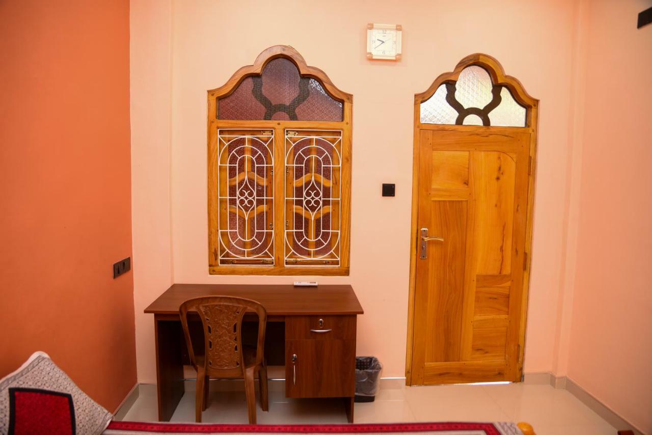 Tulip Guest Inn Point Pedro Экстерьер фото